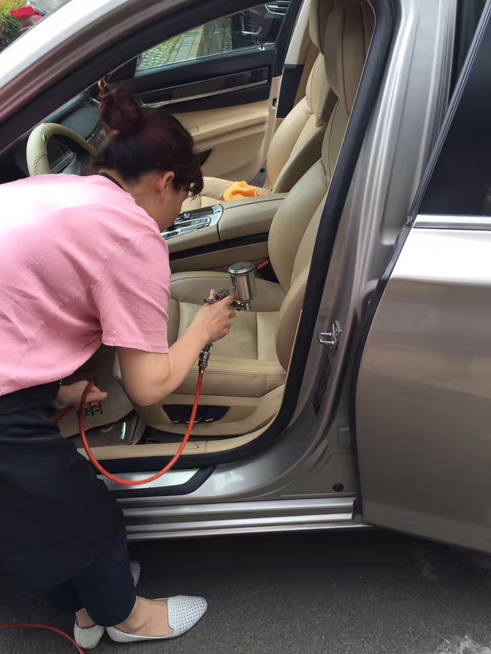 寶馬汽車清洗做色